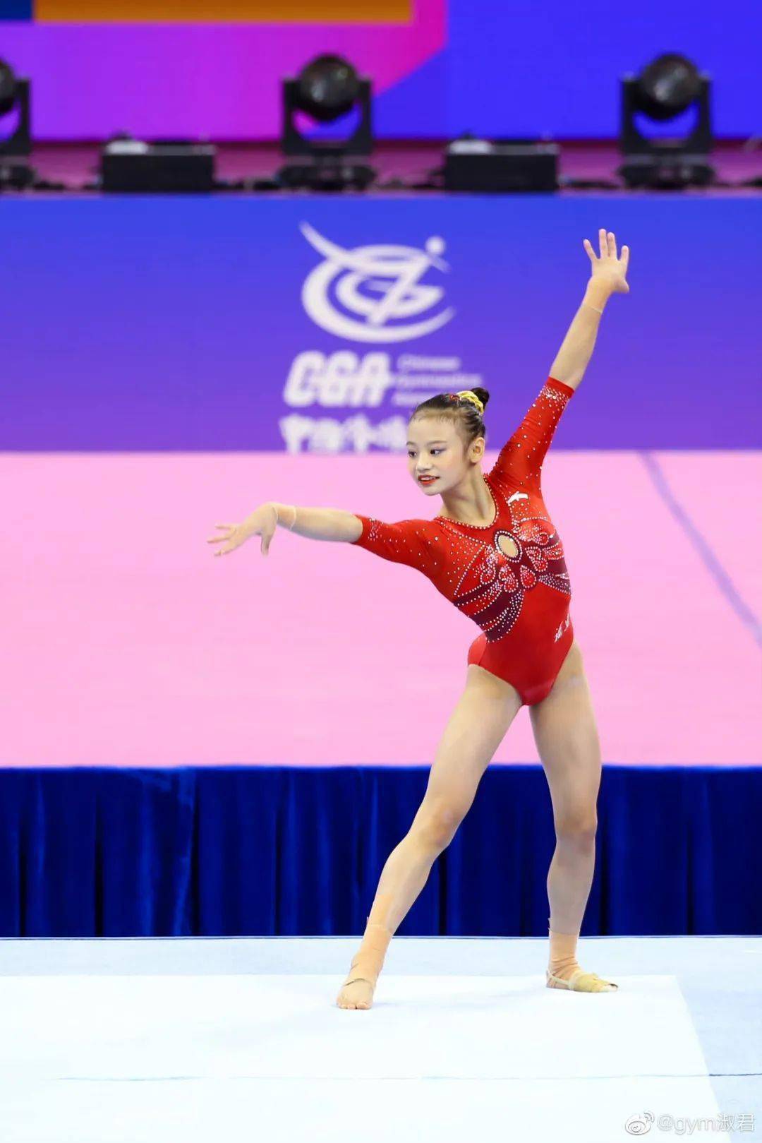 世俱杯官网-关于体操冠军独领风骚,优雅至上的信息