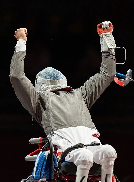 世俱杯冠军-瑞典队在击剑比赛中一路领先称霸