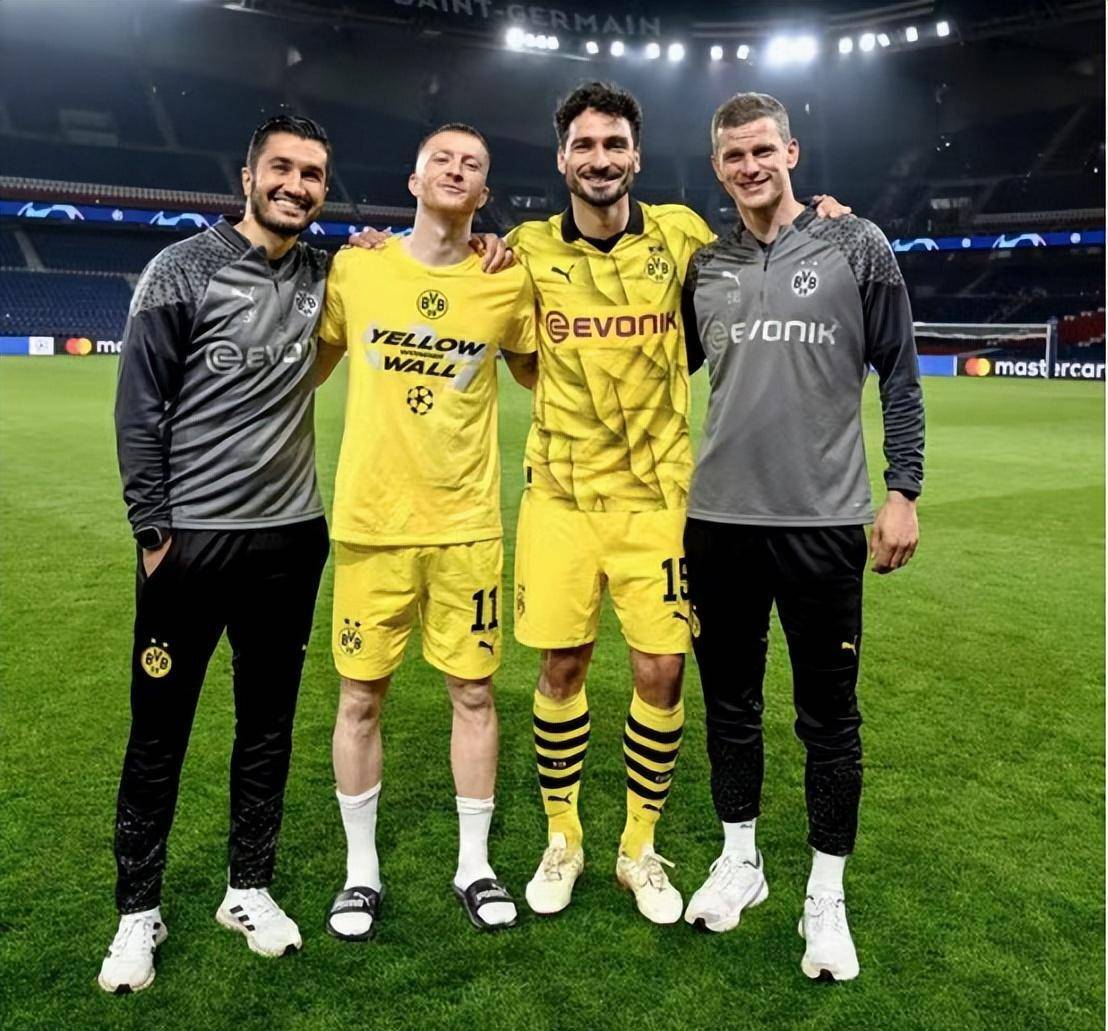 多特蒙德名宿现身球场，激励新一代球员