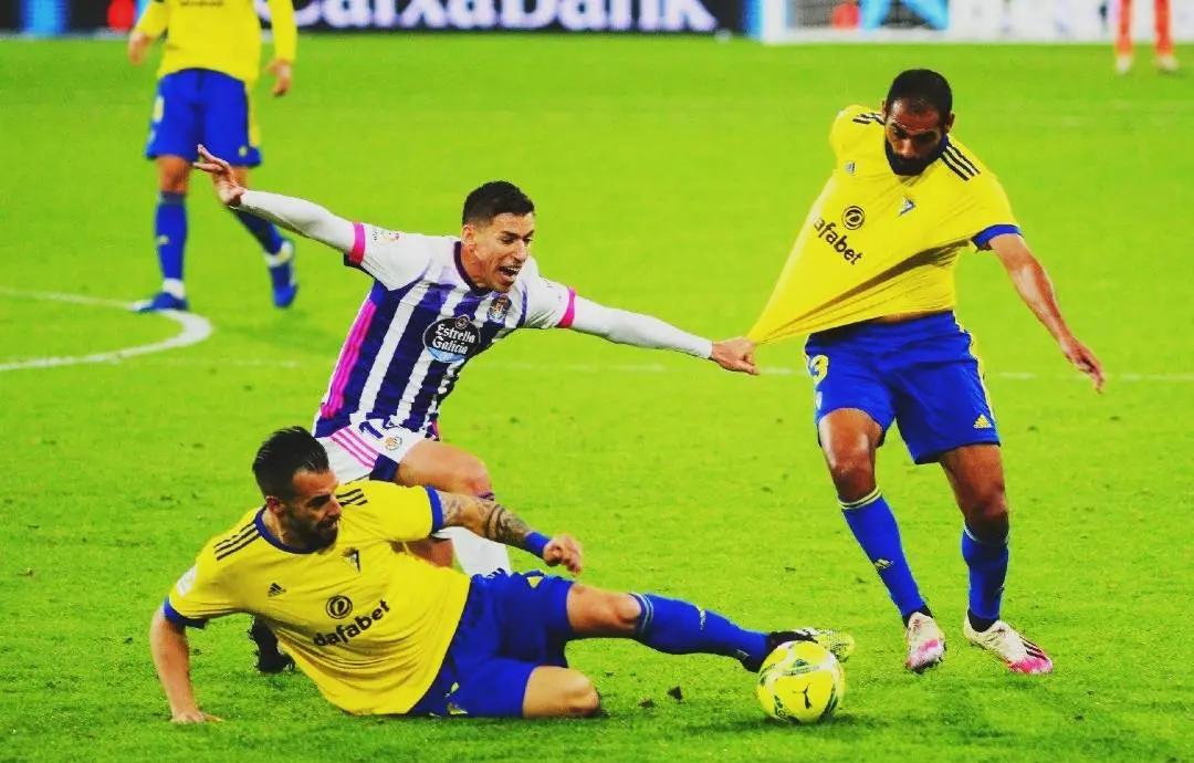 世俱杯决赛-包含瓦伦西亚逼平皇家社会,保持不败战绩的词条