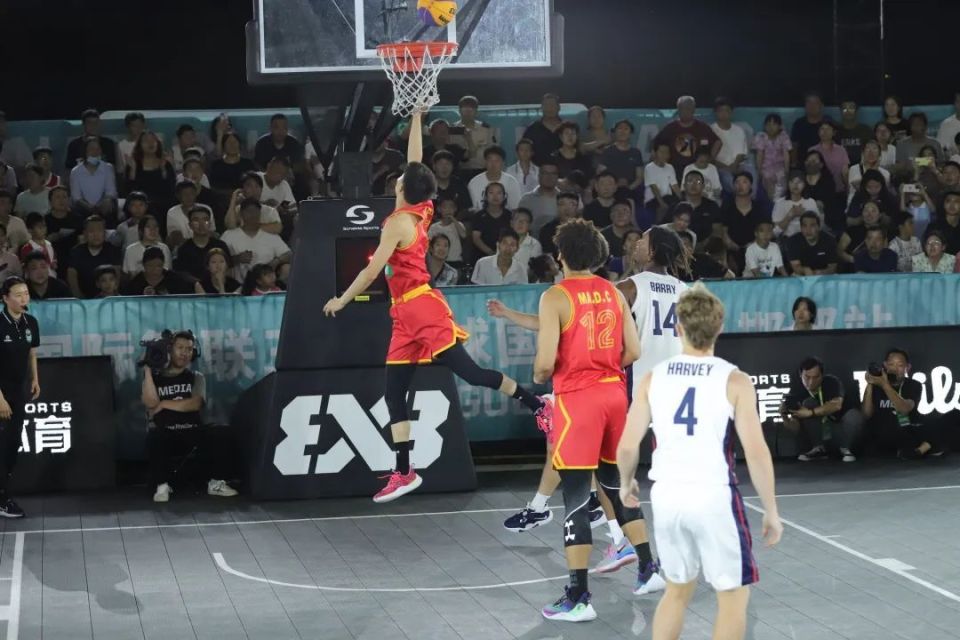 世俱杯冠军-关于球场风云再起,球员秀技术赢得关注的信息