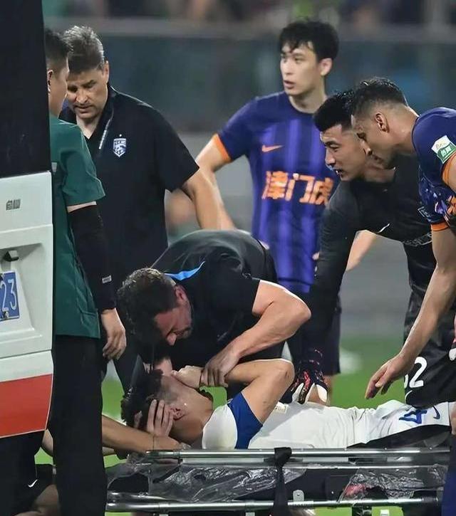 关于国际足坛巨星受伤,球队备战压力增加的信息 关于国际足坛巨星受伤,球队备战压力增加的信息