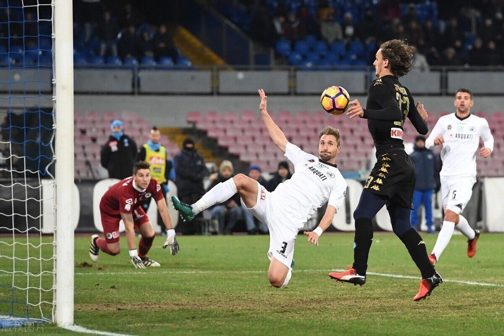 世俱杯时间-斯佩齐亚主场憾负那不勒斯,遗憾错失机会的简单介绍