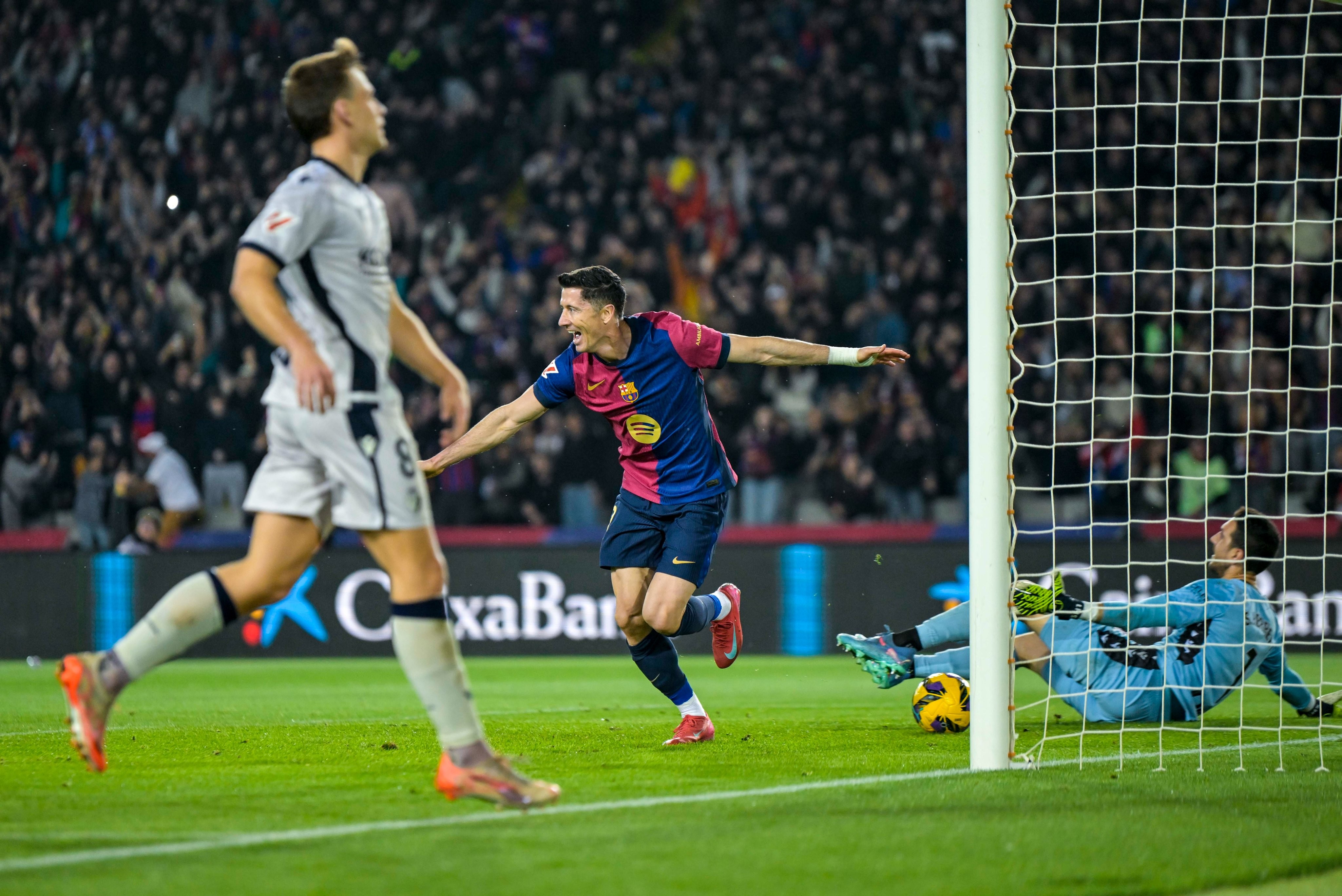 奥萨苏纳客场爆冷,反倒击败巴伦西亚 奥萨苏纳客场爆冷,反倒击败巴伦西亚