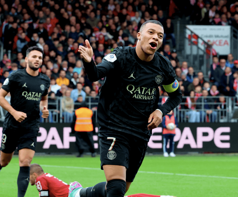 世俱杯冠军-巴黎圣日耳曼再度丢球,防线不稳