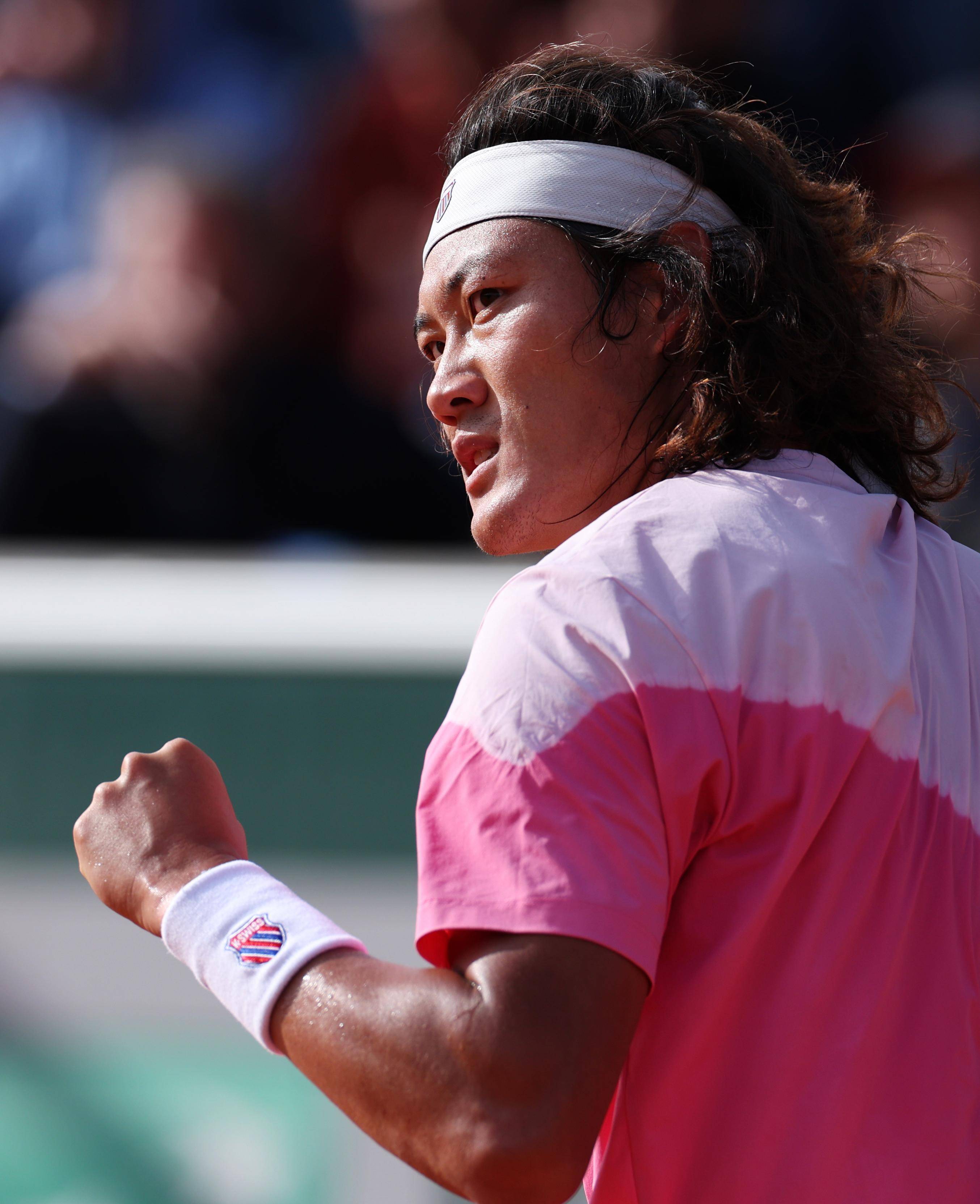 男子网球高手对决,瑞士选手拔得头筹 男子网球高手对决,瑞士选手拔得头筹