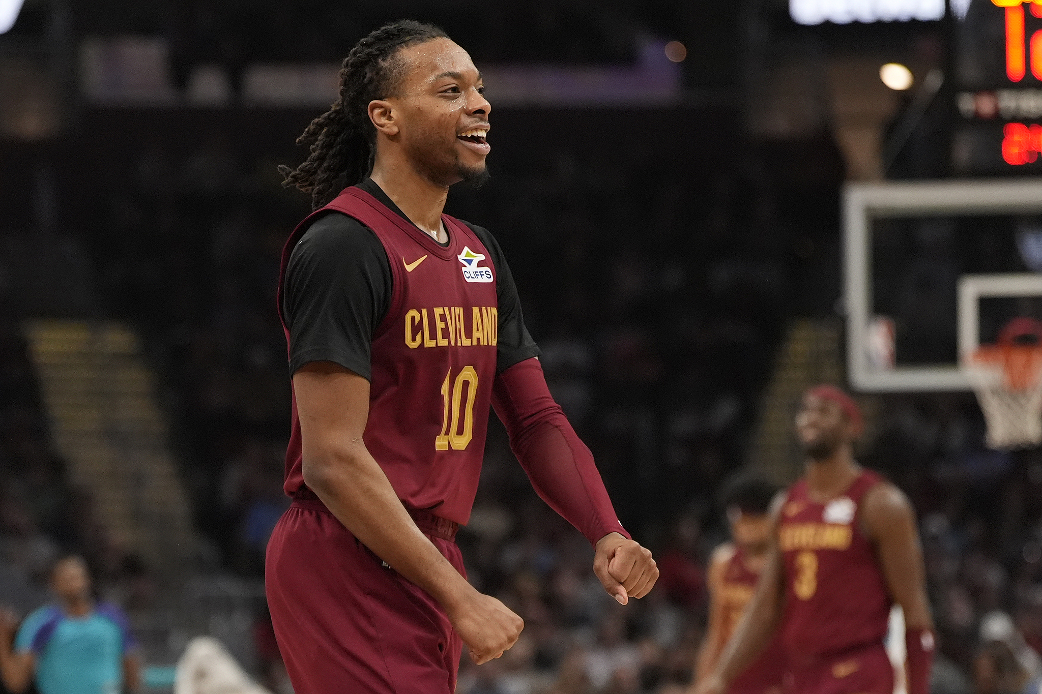 世俱杯官网-爵士迎来黄蜂挑战,米切尔助力追赶胜局