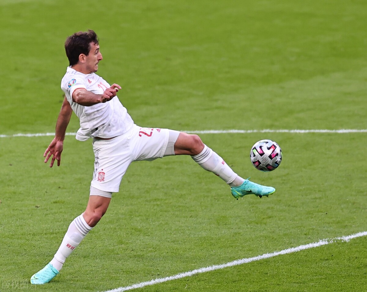 世俱杯参赛资格-意大利队遭遇西班牙国家队反击,遗憾落败