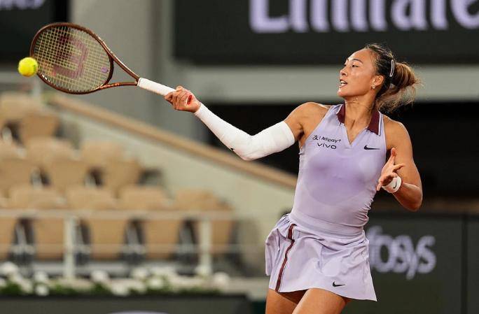 女子网球一战!击倒众多对手 女子网球一战!击倒众多对手