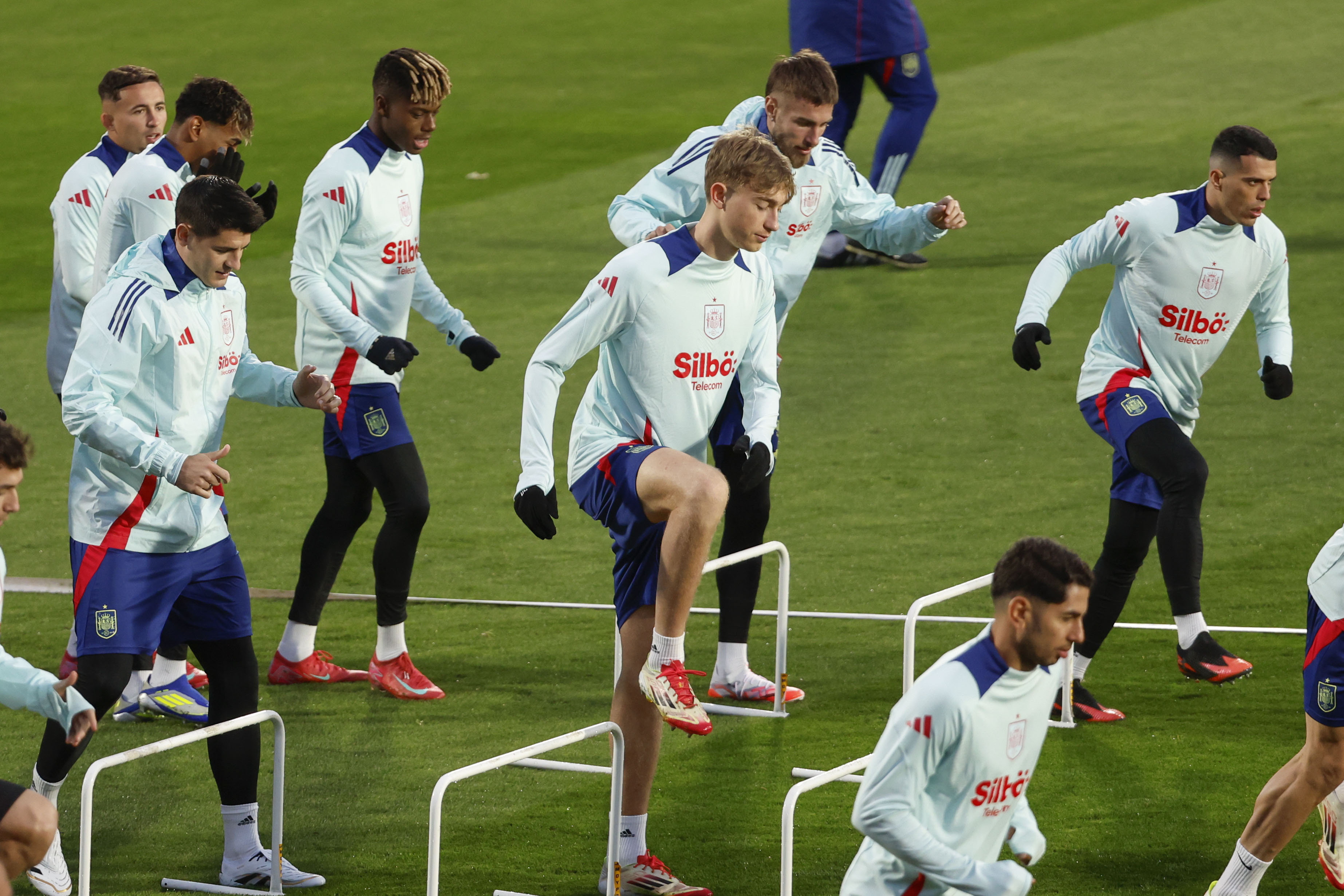 欧国联淘汰赛战况激烈,球迷精彩回顾 欧国联淘汰赛战况激烈,球迷精彩回顾