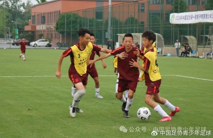 世俱杯分组-精英球员尽显技艺高超,场上表现出色令人惊艳不已