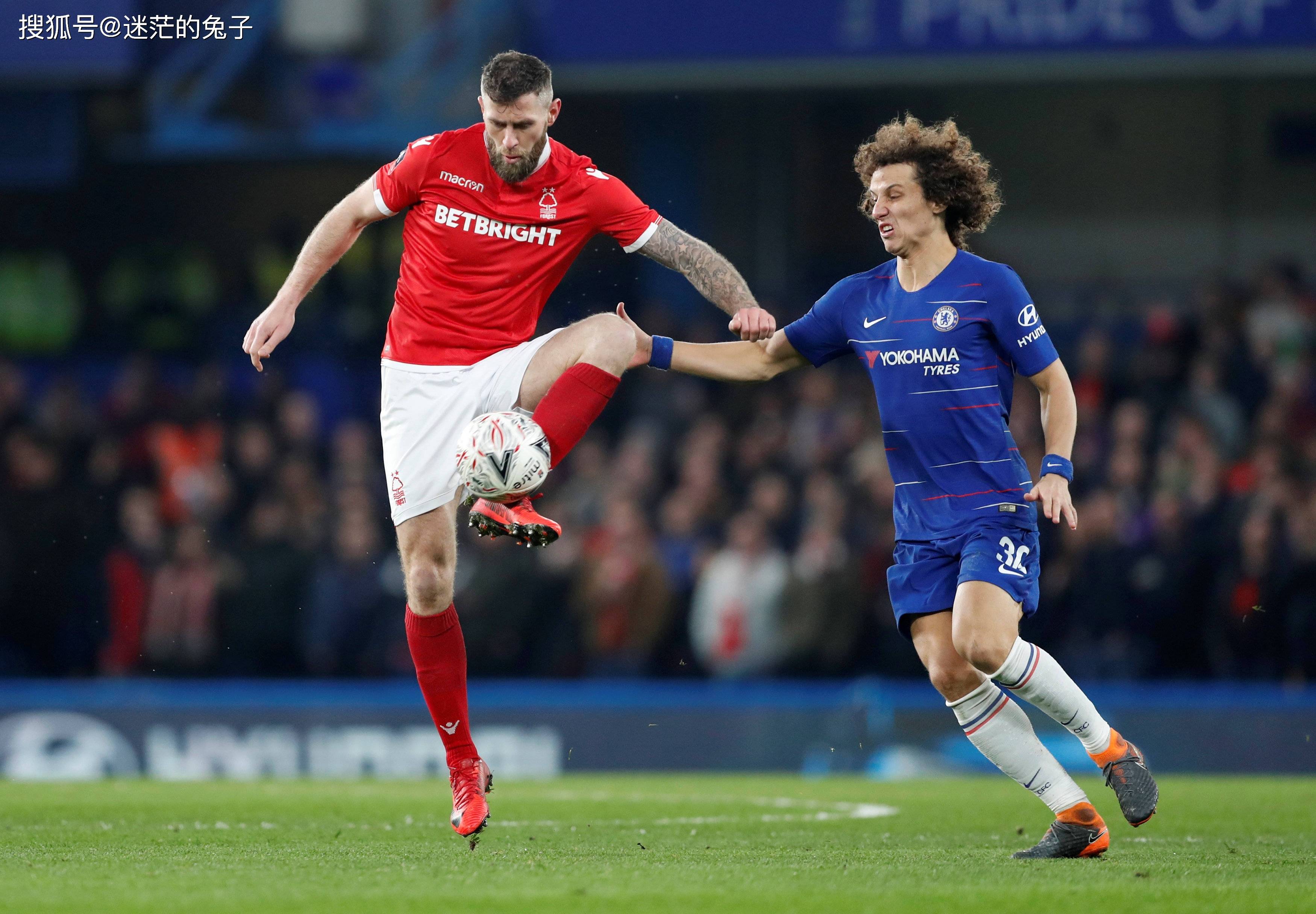 火爆赛场上演巅峰对决,球队不负众望 火爆赛场上演巅峰对决,球队不负众望