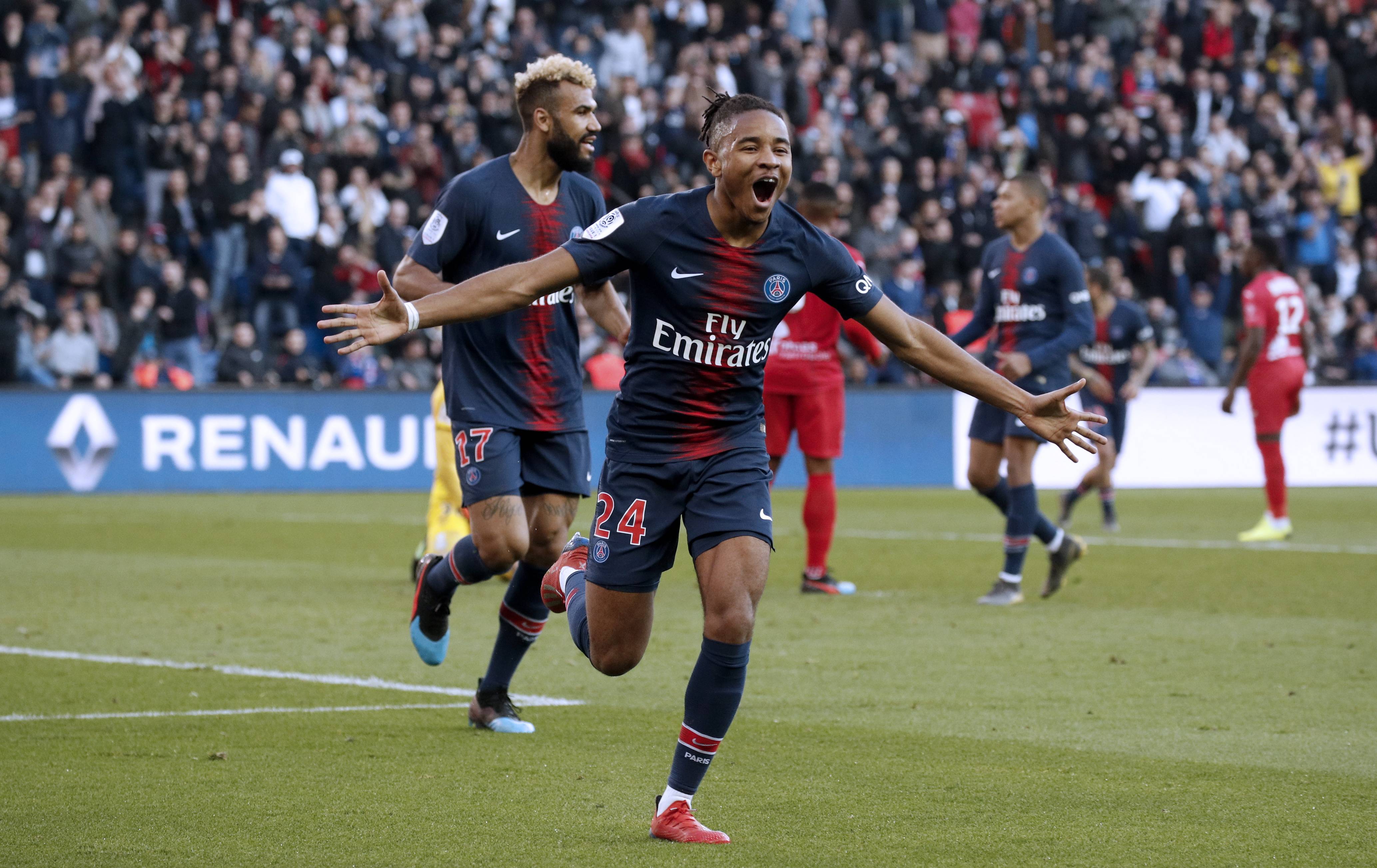 巴黎圣日耳曼后卫进球建功,成为全队功臣 巴黎圣日耳曼后卫进球建功,成为全队功臣