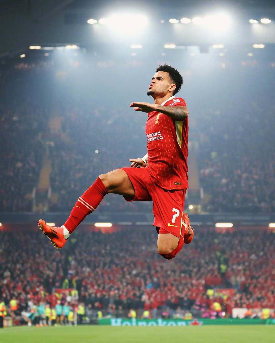 世俱杯2025-足球比赛惊现破天荒大逆转,球员火力全开的简单介绍