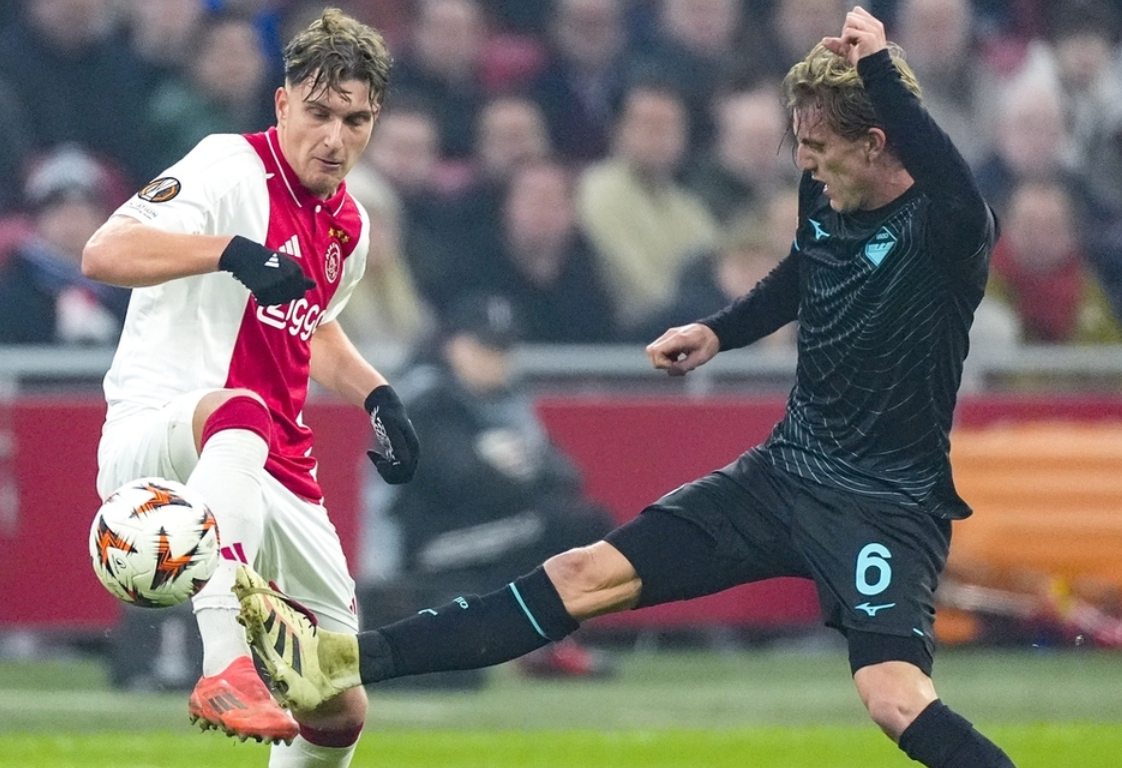 世俱杯决赛-阿贾克斯迎战皇马,交锋引发欧洲球迷狂热