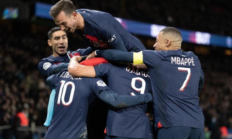 法国队连战两场不败，豪取积分榜第一