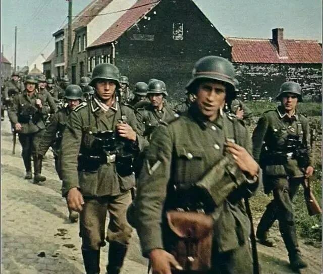 拜菲尔德队迎来欢乐时刻,全队士气高涨 拜菲尔德队迎来欢乐时刻,全队士气高涨