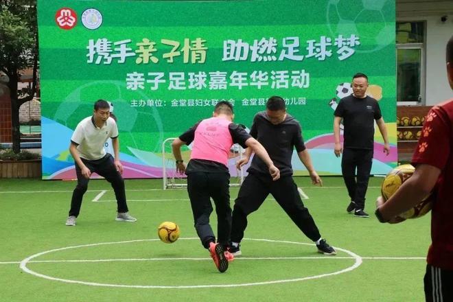 包含精彩足球比赛精彩纷呈,球迷们尽情沉浸其中的词条 包含精彩足球比赛精彩纷呈,球迷们尽情沉浸其中的词条