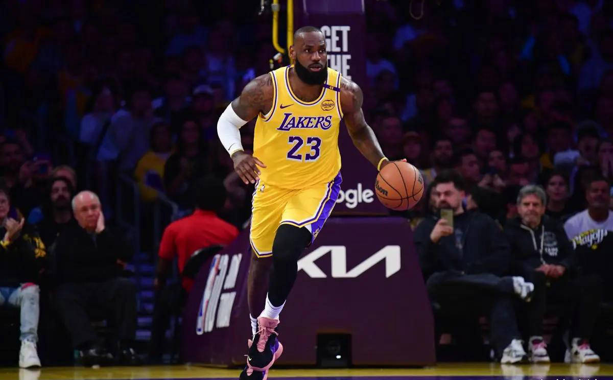 湖人队克服困难,詹姆斯领军取得胜利 湖人队克服困难,詹姆斯领军取得胜利