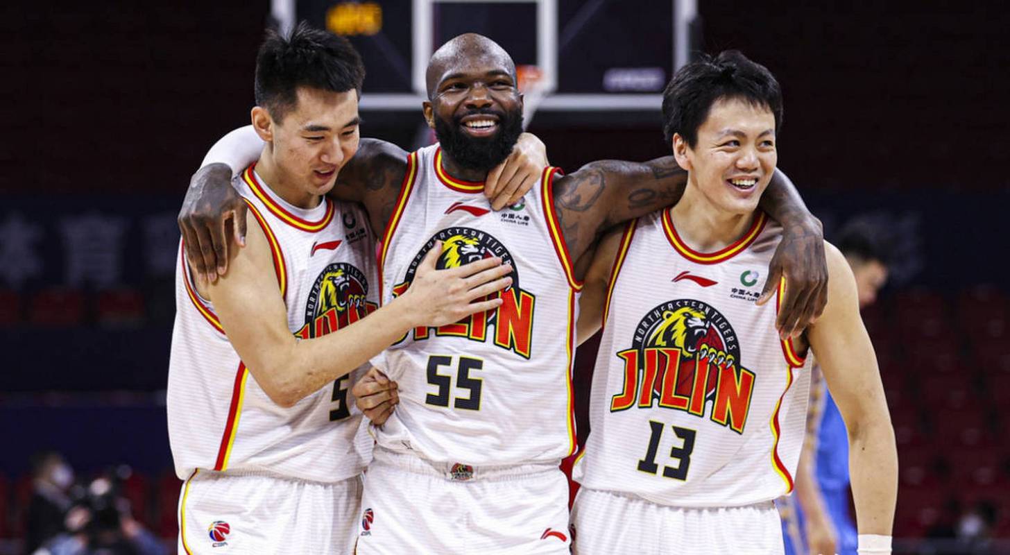 不莱梅悍将因黄牌累积停赛,球队后防压力骤增的简单介绍 不莱梅悍将因黄牌累积停赛,球队后防压力骤增的简单介绍