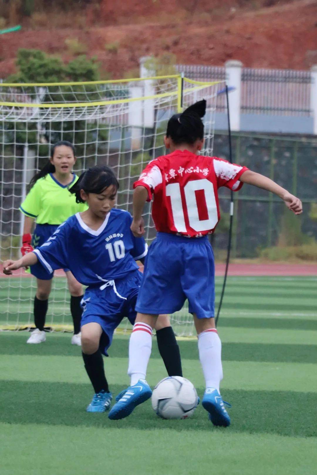 包含东南亚足球联赛：十国挥汗拼搏争夺胜利的词条