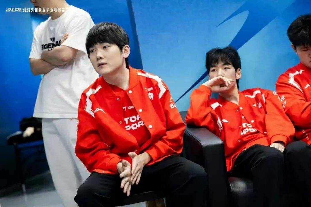 世俱杯决赛-HLE险胜KT，JackeyLove拿下关键大龙宿命之战入围赛，锁定晋级资格的简单介绍