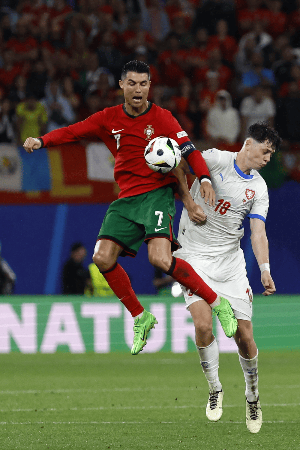 包含欧洲杯16强入围,看点十足的对决即将上演的词条 包含欧洲杯16强入围,看点十足的对决即将上演的词条