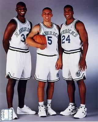 包含小牛惊险取胜切克迈尔20分成最大功臣的词条