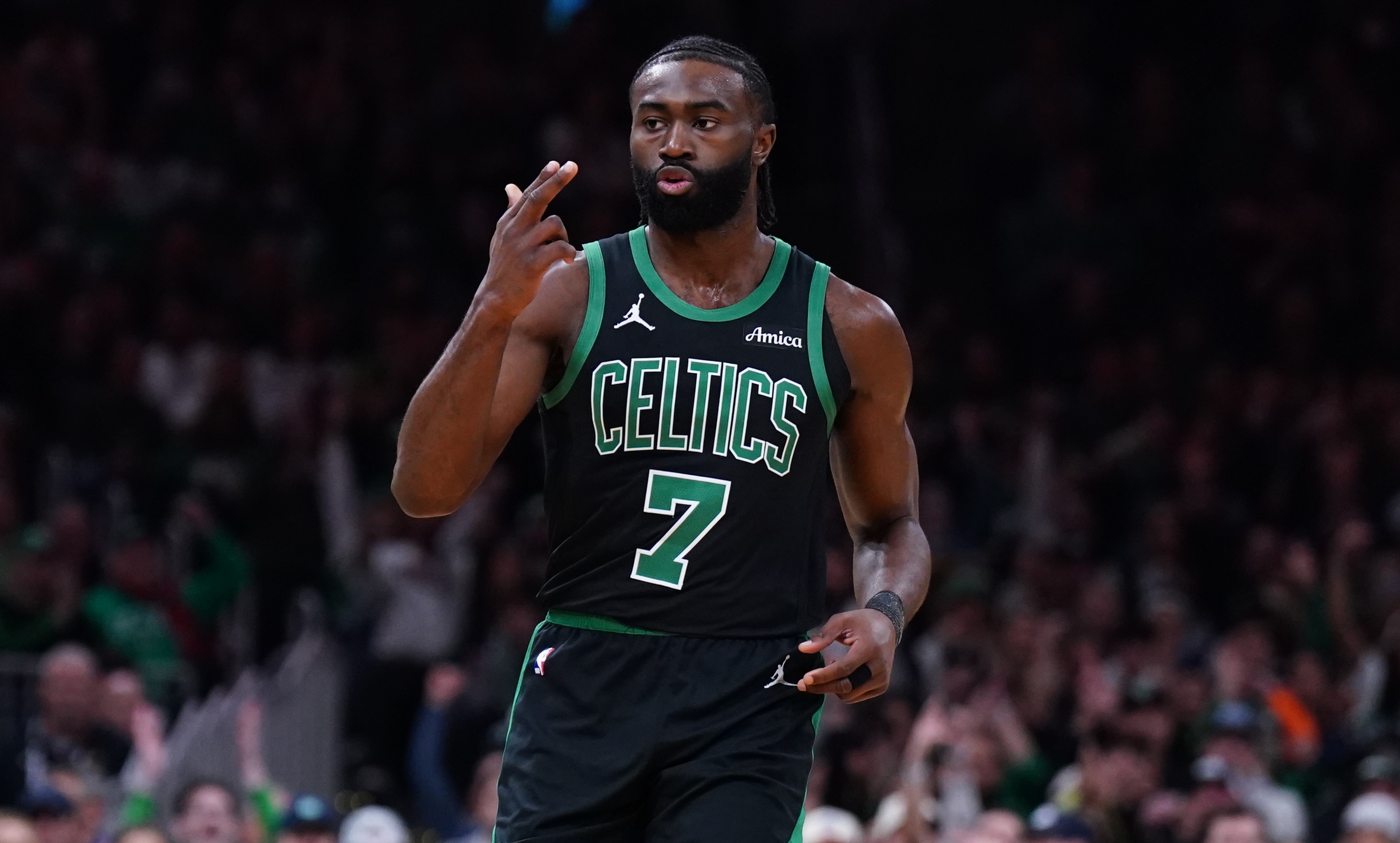 凯尔特人队客场逆转公牛队,继续领跑东部 凯尔特人队客场逆转公牛队,继续领跑东部