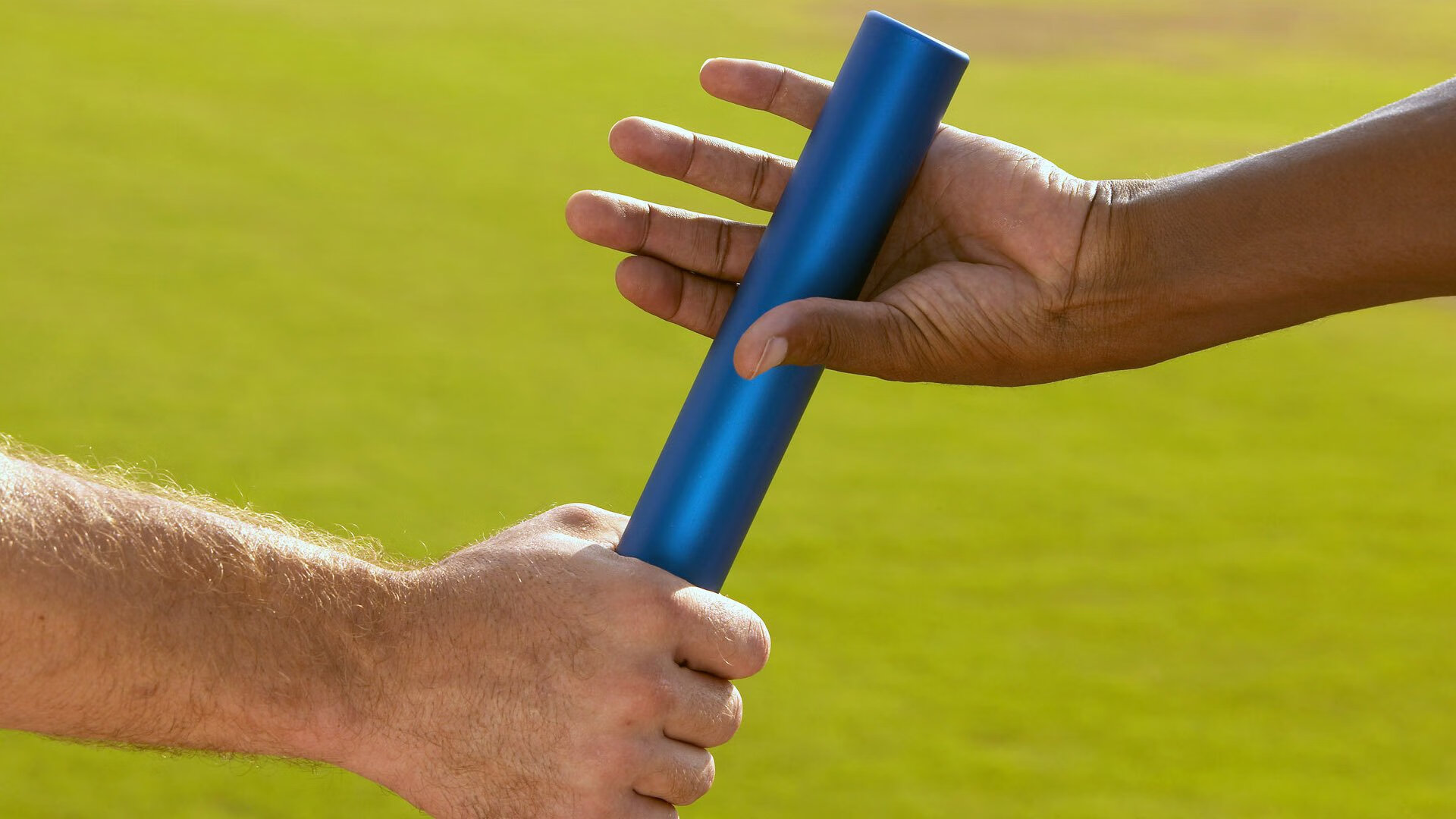 皮亚斯特里火热状态点燃赛场，迈凯伦惊险击败红牛二队